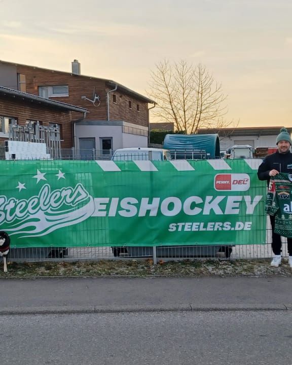 Das erste Banner hängt!