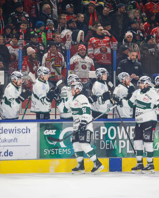 Mit Kemp-Hattrick drehen die Steelers das Spiel