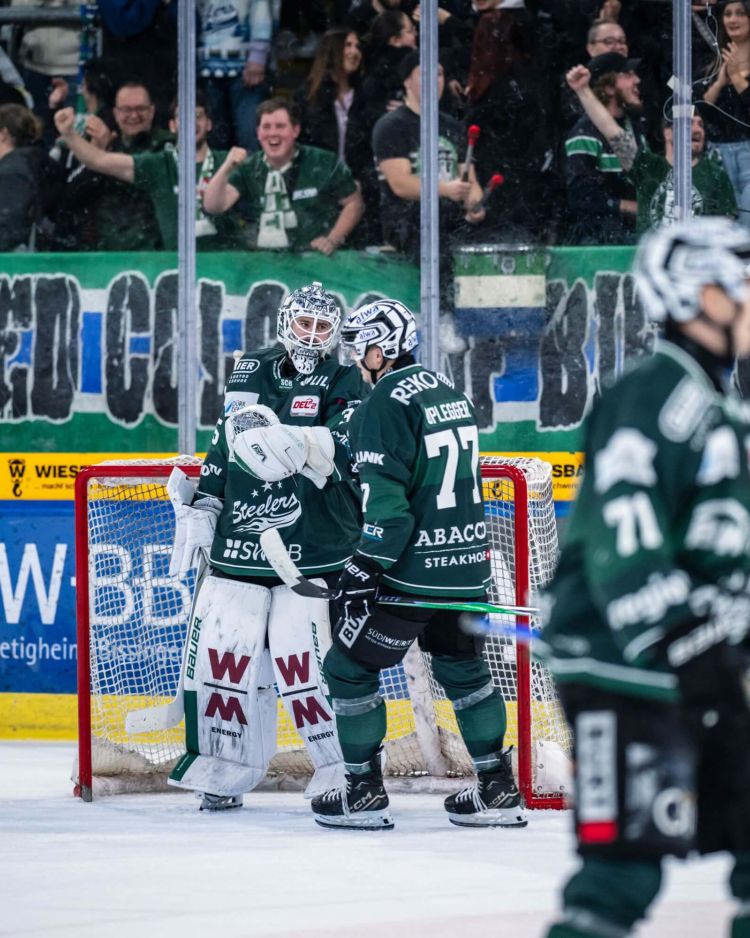 Steelers ringen Eispiraten nieder