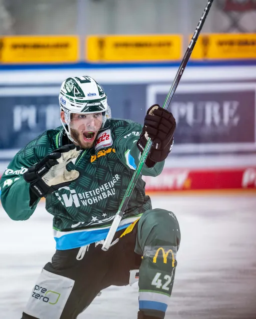 Erster Saisonsieg perfekt – Steelers gewinnen mit 6:2 gegen Bad Nauheim