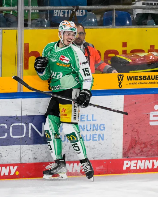 Erster Punkt ist da - Steelers unterliegen der DEG knapp mit 3:4 nach Penaltyschießen
