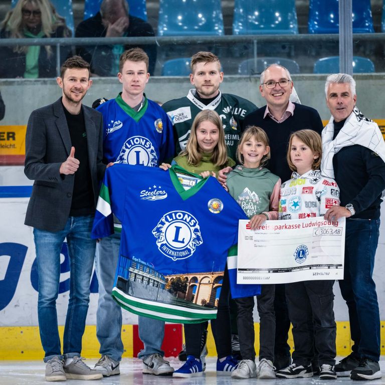 Steelers meet Lions Club