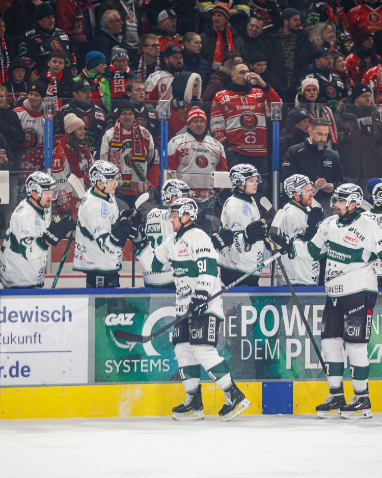 Mit Kemp-Hattrick drehen die Steelers das Spiel